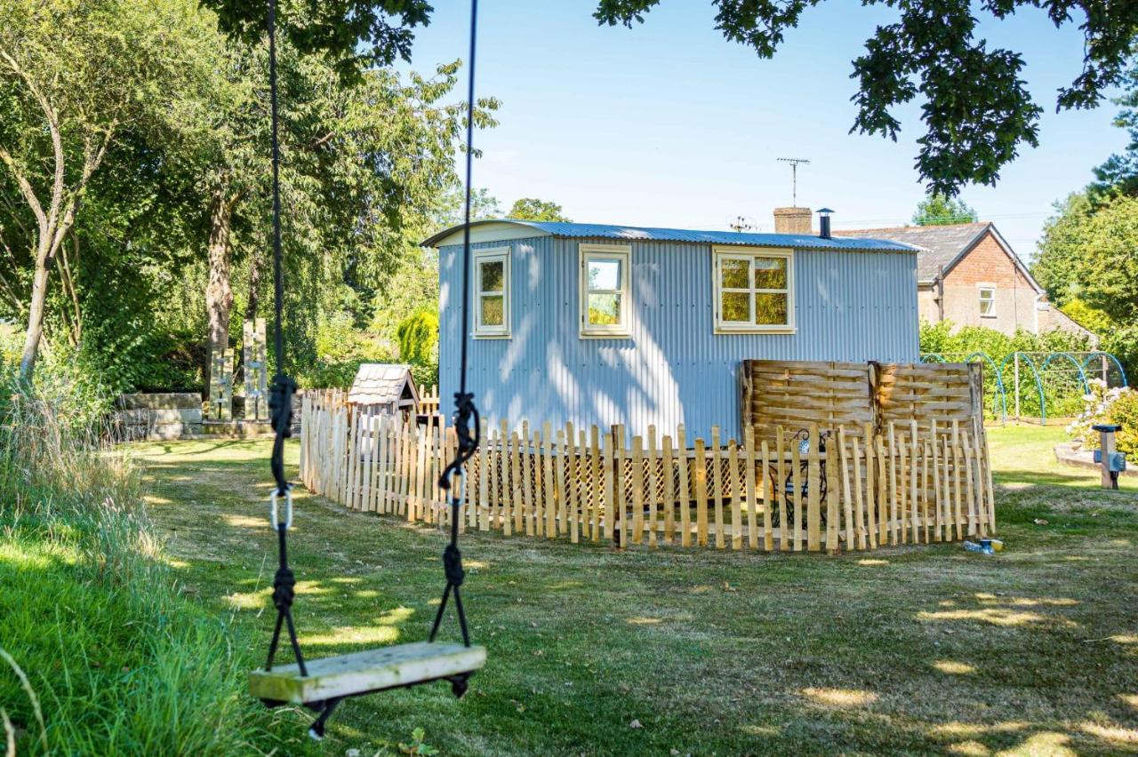 The Hideaway Hut - 1 Bed Shepherds Hut - Hereford Apartment Exterior photo